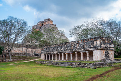 View of old ruins against sky