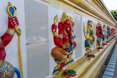 Statue of statues outside building