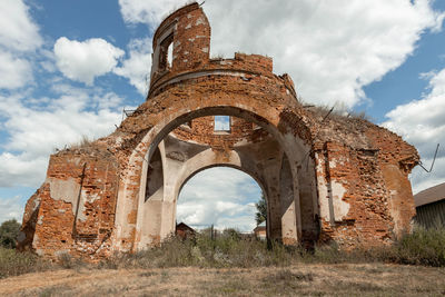 Church of the resurrection of christ in lesnoy konobeevo