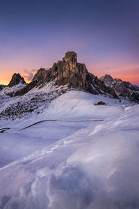 Ra gusela peak in front of mount averau in passo giau, near cortina d'ampezzo, dolomites, italy