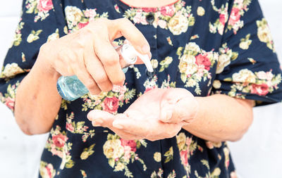 Close-up of woman hand holding red roses