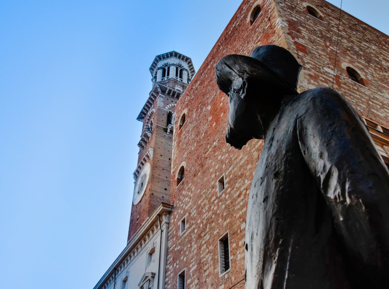 LOW ANGLE VIEW OF BUILDING AGAINST CLEAR BLUE SKY