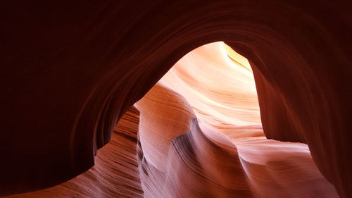 Rock formation in tunnel