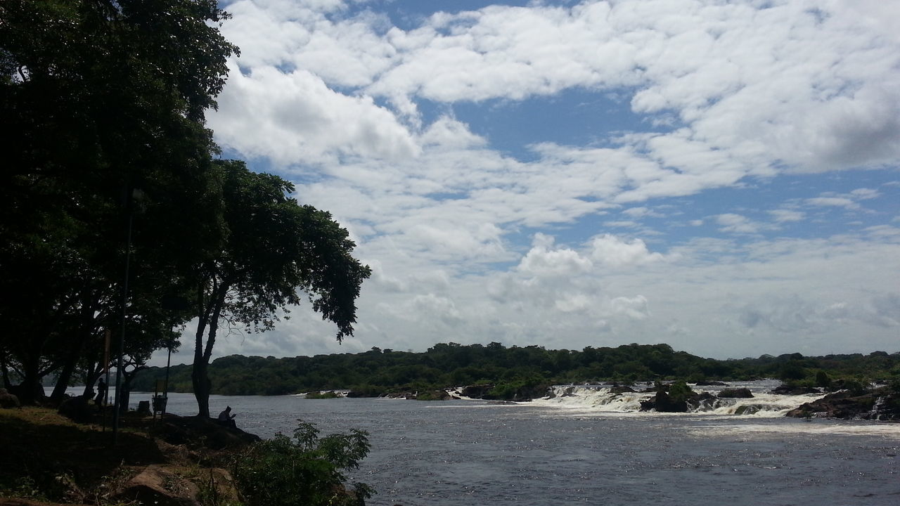 sky, water, tree, tranquility, tranquil scene, cloud - sky, scenics, beauty in nature, sea, nature, cloud, cloudy, idyllic, growth, river, day, non-urban scene, outdoors, remote, no people