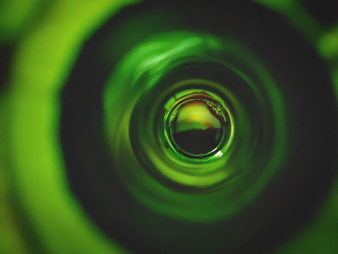 FULL FRAME SHOT OF WATER ON GLASS