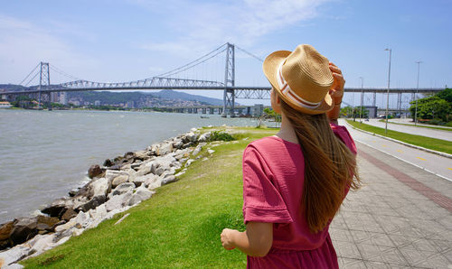 Attractive young woman visiting florianopolis, santa catarina, brazil