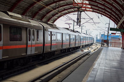 Delhi metro train arriving at jhandewalan metro station in new delhi, india,asia, public metro train