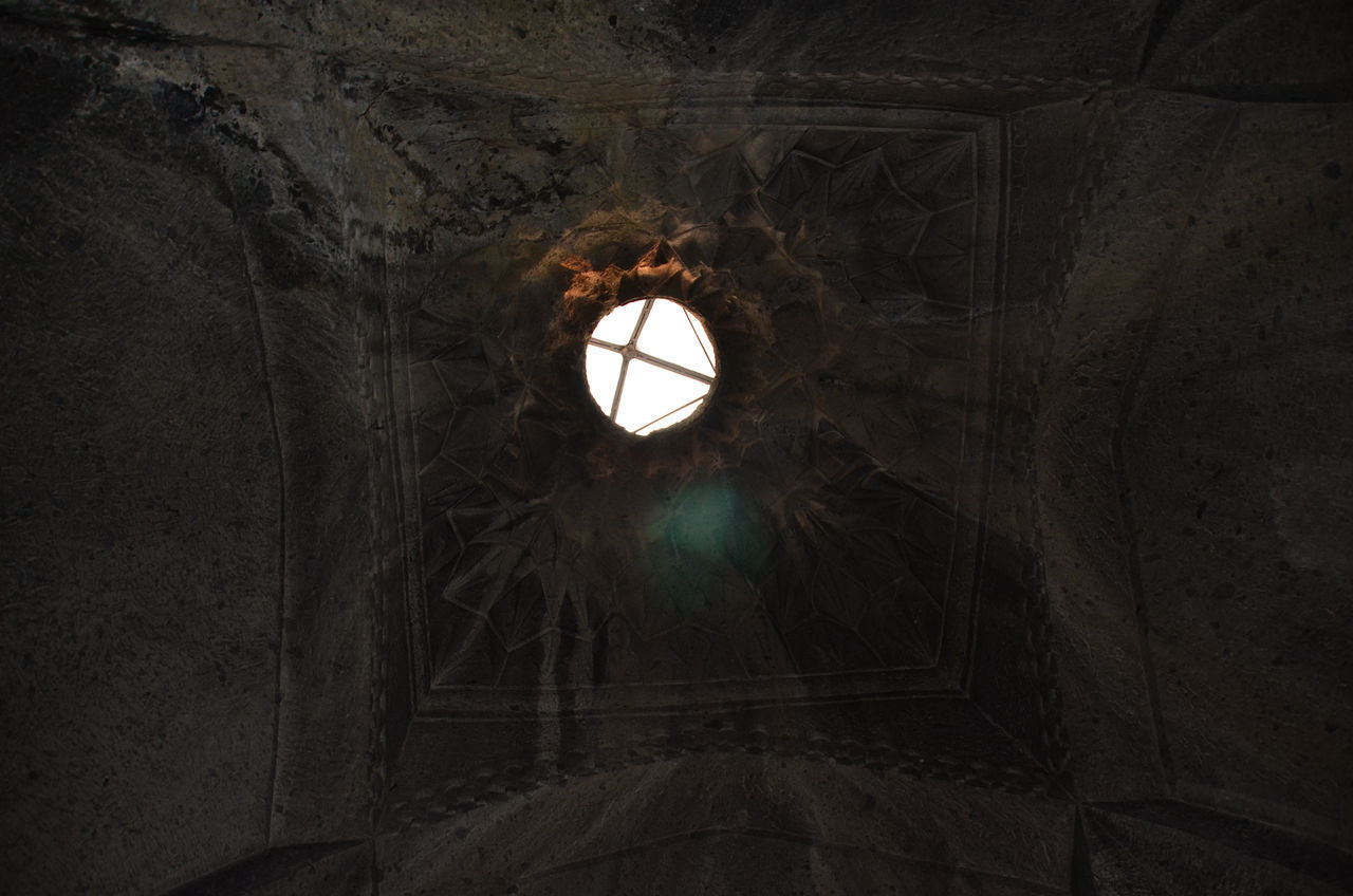 LOW ANGLE VIEW OF LIGHT BULBS