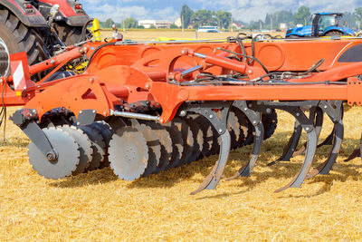 Multirow disc harrow for field work as a hitch on an agricultural tractor.