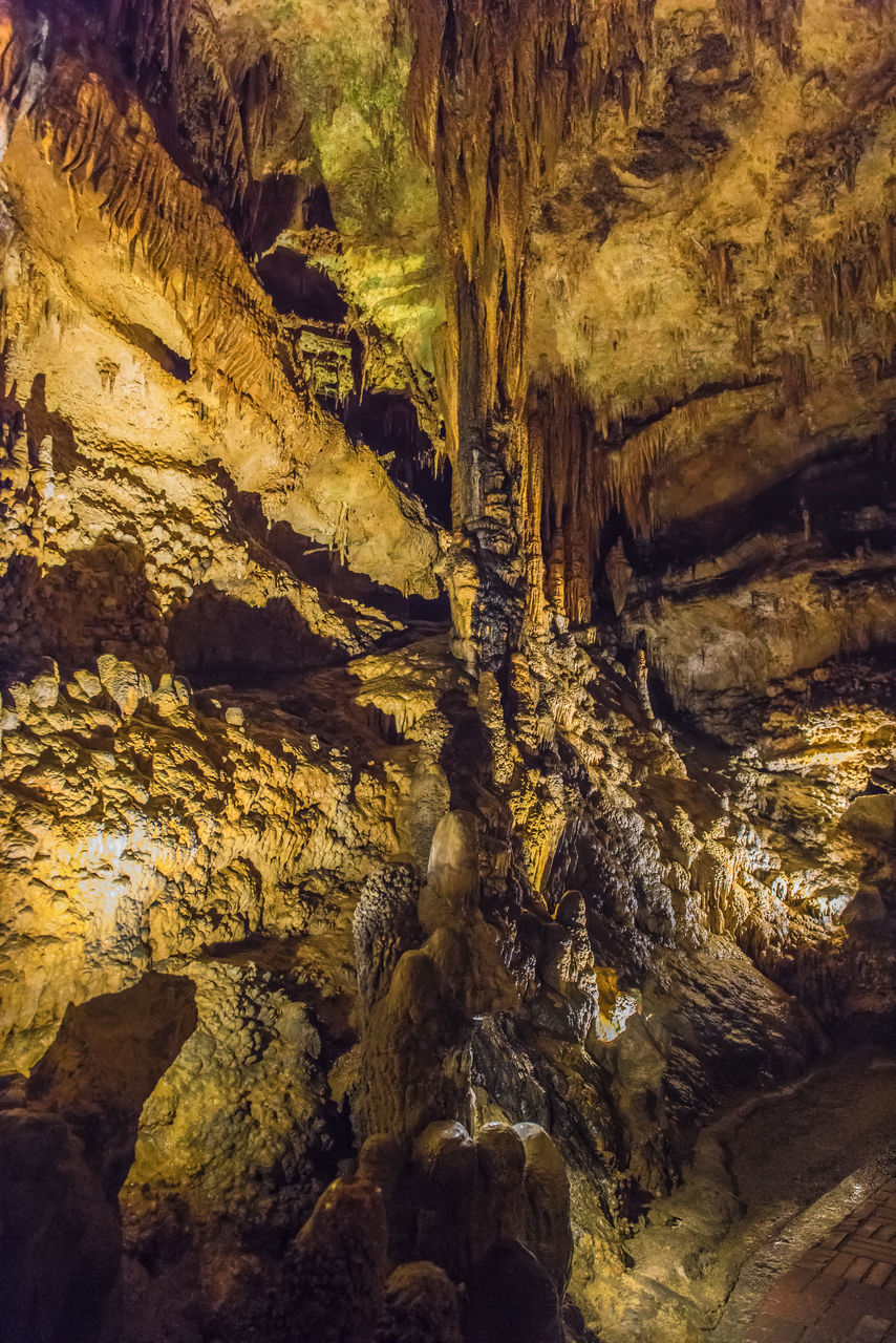 VIEW OF ROCK FORMATIONS IN CAVE