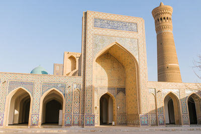 Bukhara, uzbekistan. kalyan mosque on a sunny day