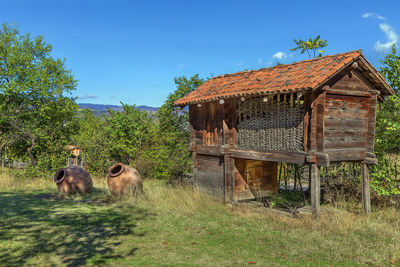 Outbuilding and kvevri in the georgian village in tbilisi, georgia