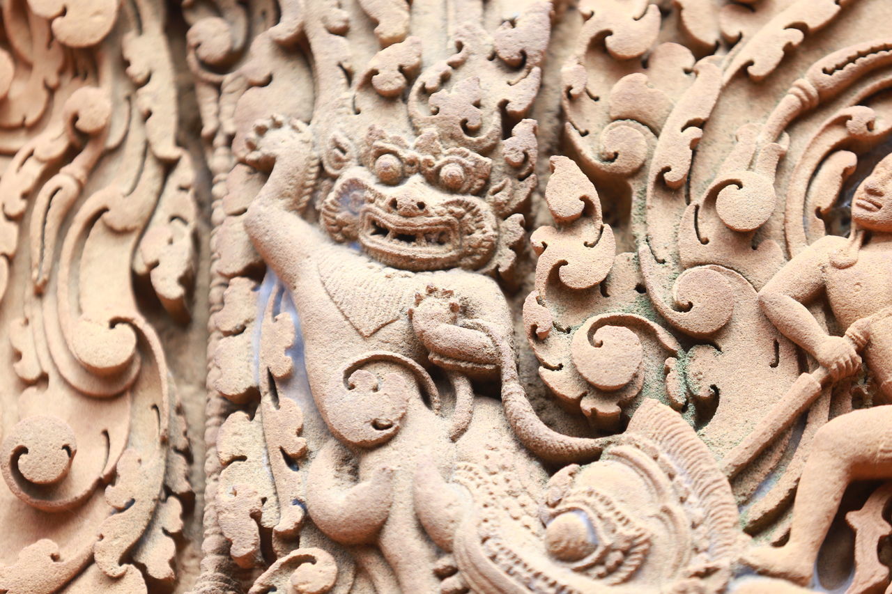 FULL FRAME SHOT OF SCULPTURES ON TEMPLE