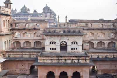 Beautiful view of orchha palace fort, raja mahal and chaturbhuj temple from jahangir mahal, orchha