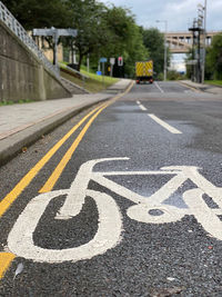 Cycle lane road markings