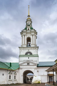 Bell tower of church of the savior in ryady in kostroma city center, russia