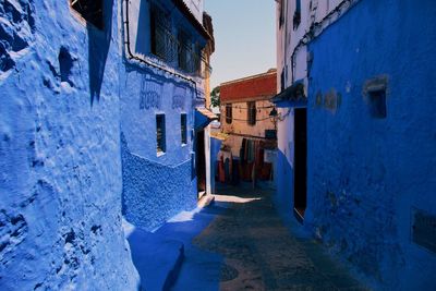 Narrow alley amidst buildings in city
