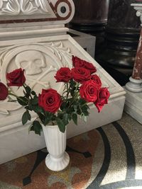 Close-up of rose bouquet on table