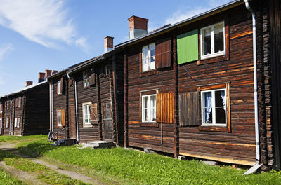 Some very old wooden houses standing in a row