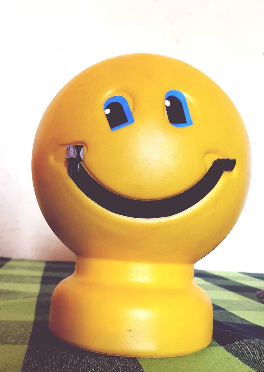 yellow, smiley, emoticon, toy, anthropomorphic smiley face, smiling, cartoon, no people, inflatable, fun, representation, anthropomorphic, anthropomorphic face