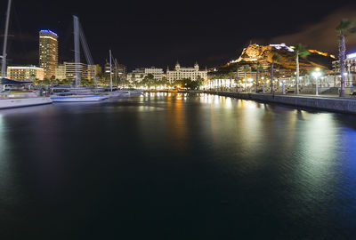Cityscape of the city of alicante at night from the port.