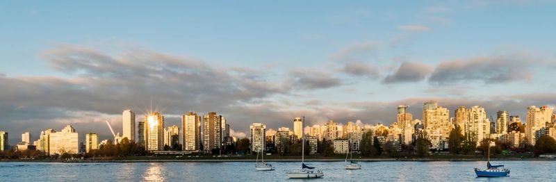 Panoramic view of sea and buildings against sky