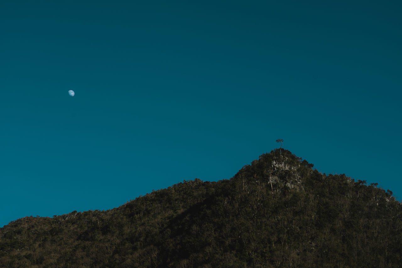 LOW ANGLE VIEW OF MOUNTAIN AGAINST BLUE SKY