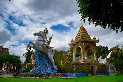 Statue of building against cloudy sky