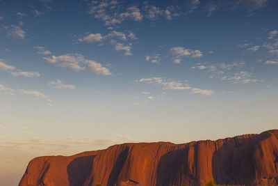 The red rock , ayers rock