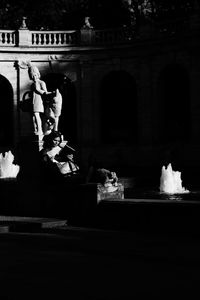 statue