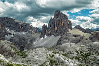 Tre cime lavaredo national park panorama, trentino, sud tyrol, italy