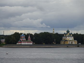 View of temple building against cloudy sky