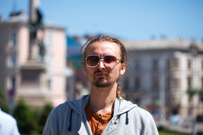 Portrait of man wearing sunglasses against sky