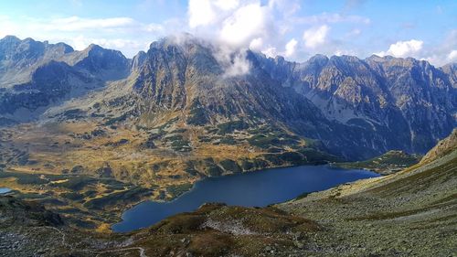 Panoramic view of lake and mountains against sky