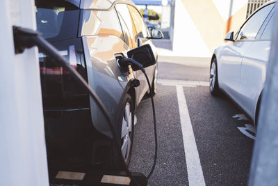 Electric car recharging in charging station