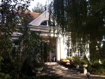 Building with trees in background