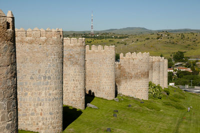 Stone wall of fort against clear sky