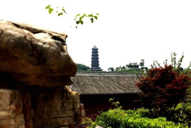 clear sky, built structure, architecture, history, building exterior, famous place, tree, low angle view, travel destinations, stone material, temple - building, copy space, ancient, statue, the past, tourism, travel, religion, sculpture