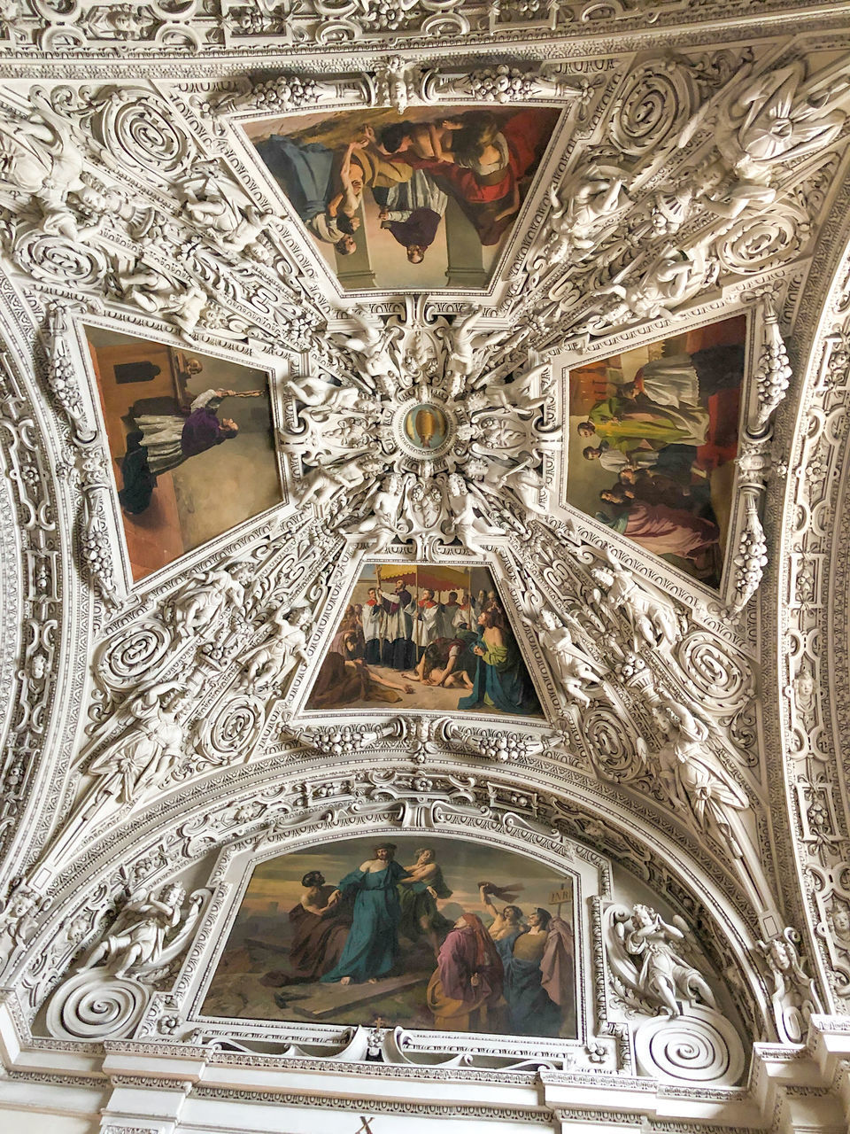 LOW ANGLE VIEW OF TEXT ON CEILING IN BUILDING