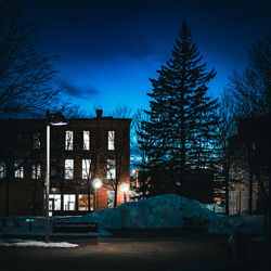 Illuminated street light