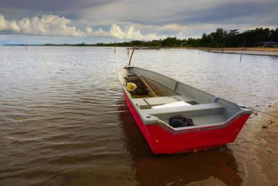 Boat sailing on lake against sky