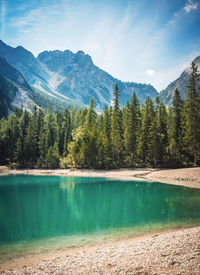 Panoramic view of lake and mountains against sky