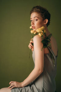 Portrait of a smiling young woman over gray background