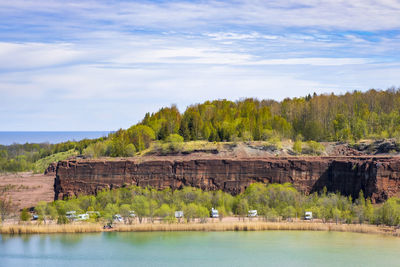 Stopover for recreational vehicles by a lake in a quarry