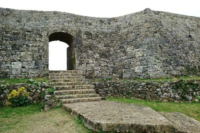 Stone wall against sky