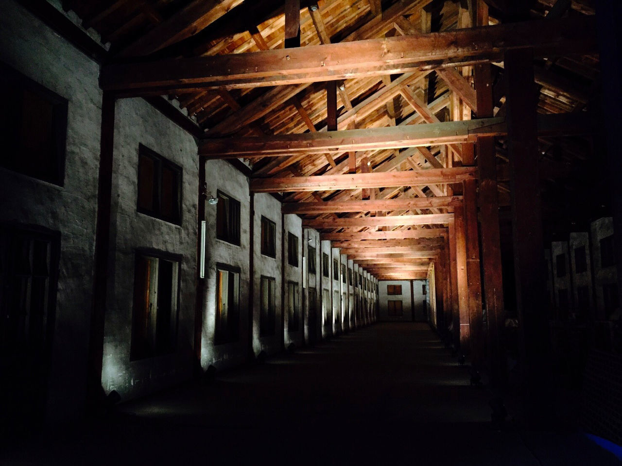 EMPTY CORRIDOR IN BUILDING