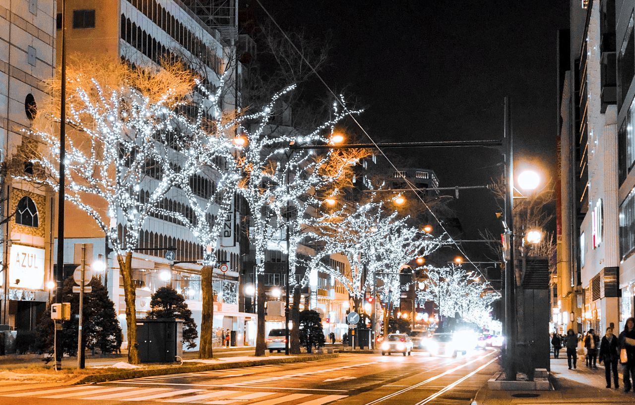 ILLUMINATED LIGHT TRAILS ON CITY STREET