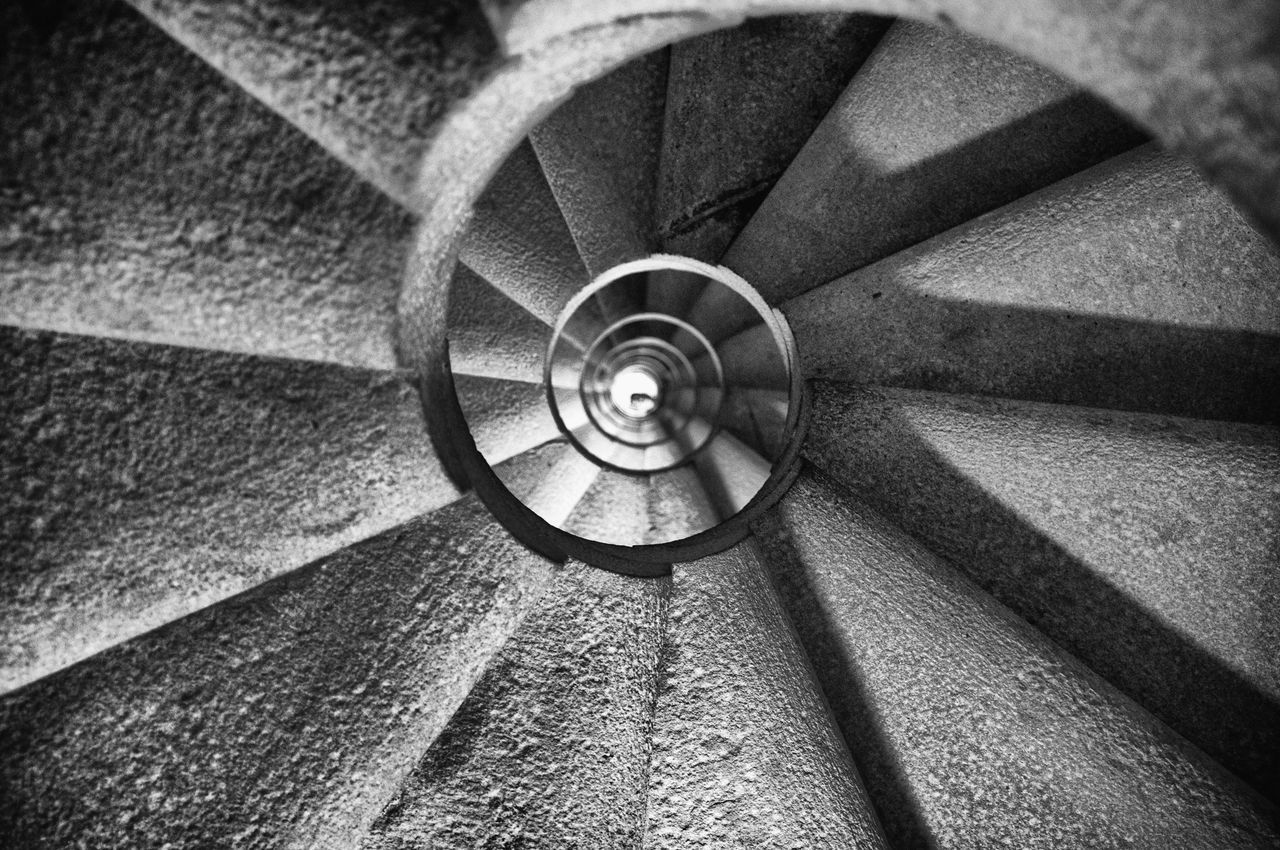HIGH ANGLE VIEW OF SPIRAL STAIRCASE IN SUNLIGHT