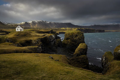 View of the famous white house in arnarstapi in the snaefelsness peninsula, iceland