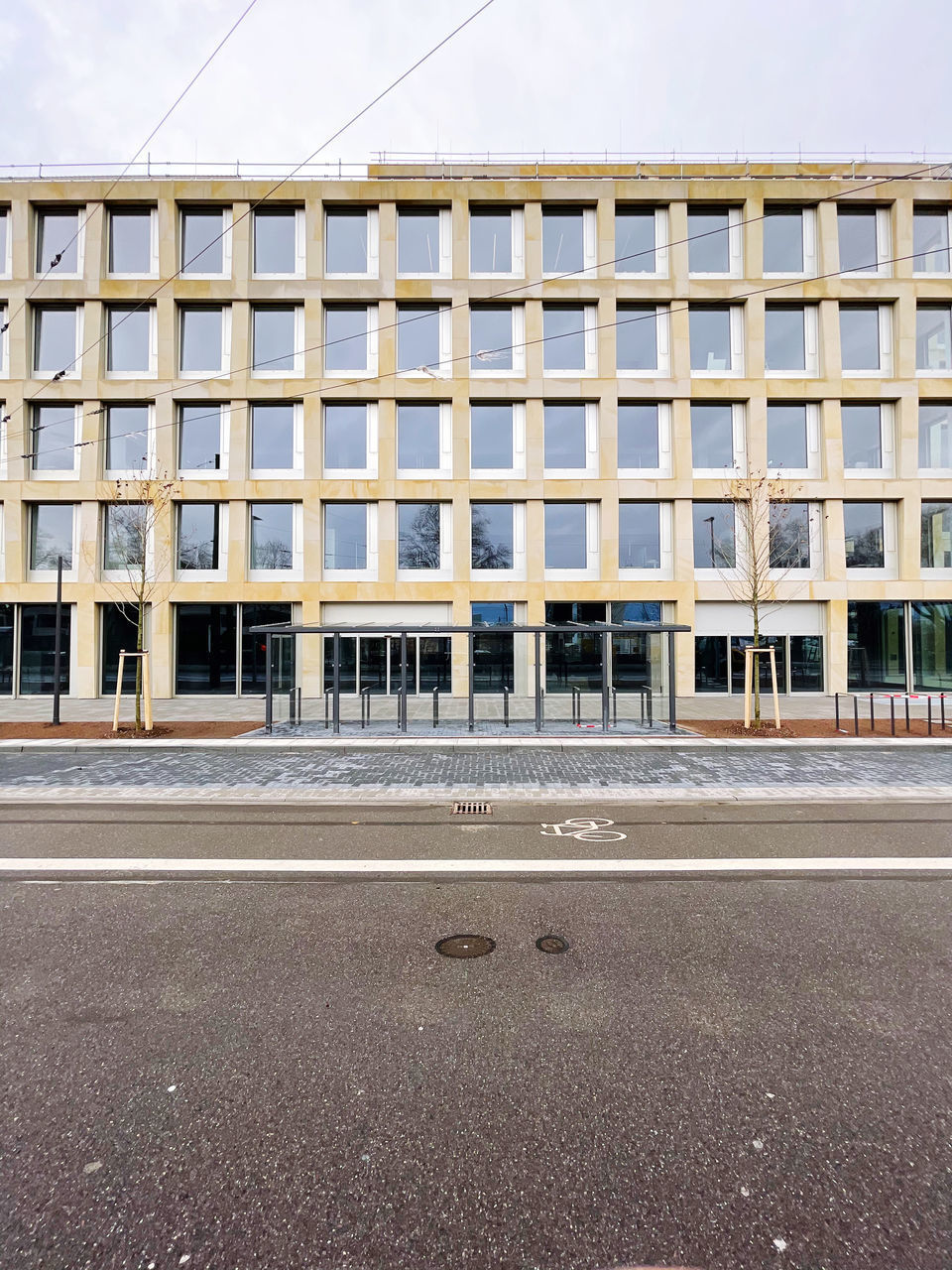 VIEW OF EMPTY ROAD AGAINST BUILDING